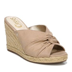 ✨ NEW IN BOX Bea’s Women’s Wedge Sandals